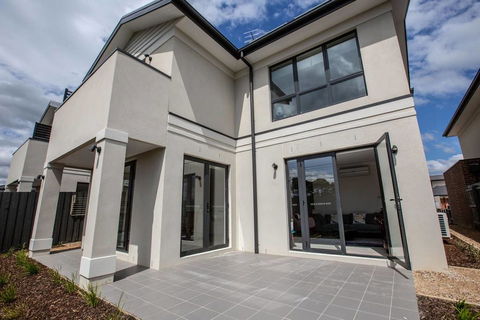 Captivating Large 4BR@Narre Warren - Darwin Holiday 2