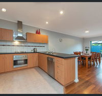 Cardiff St House - Darwin Holiday