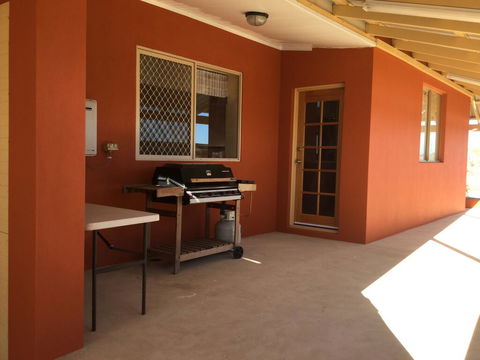 Caretakers Cottage Budget Accommodation - Darwin Holiday 0