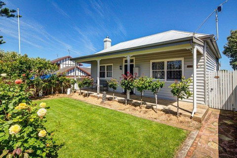 Carrick Fergus - Centrally Located Family Home - Darwin Holiday 2