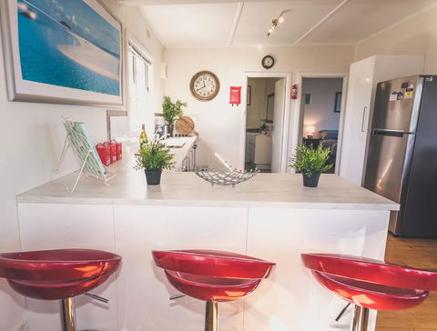 Carrickalinga SeaHaven: Coastal Escape-4BRM - 29 Riverview Drive - Darwin Holiday 3