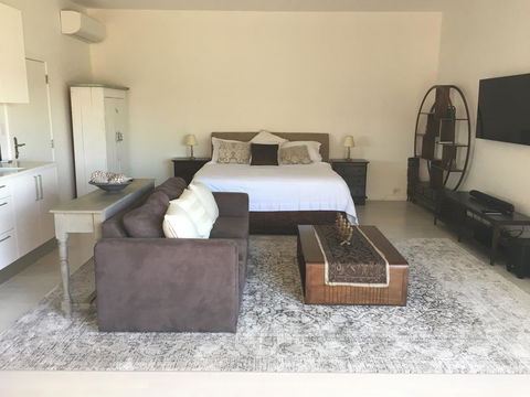 Casablanca, Peaceful Couples Retreat, Avalon Beach - Darwin Holiday 3