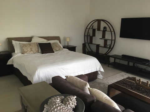 Casablanca, Peaceful Couples Retreat, Avalon Beach - Darwin Holiday 2