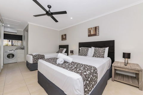 Cascade Motel In Townsville - Darwin Holiday 1