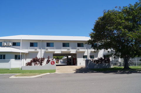 Castle Crest Motel - Darwin Holiday 0