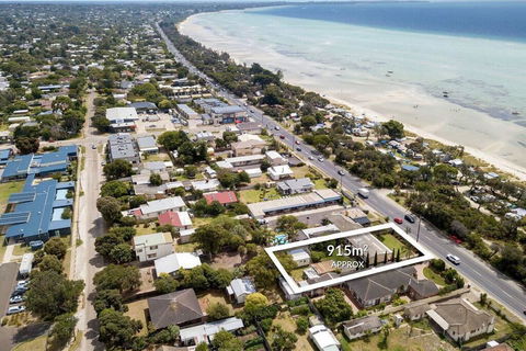 Casual Beachin It Family Getaway- With Bungalow On Beachfront - Darwin Holiday 1