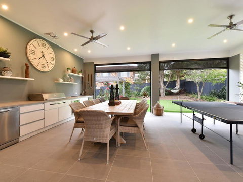 Caves Luxury Beachside Escape - Literally Across The Road From Surf Club - Darwin Holiday 2