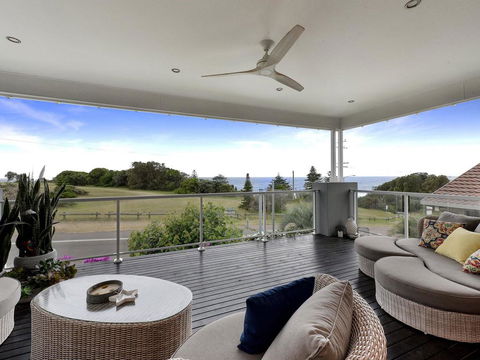 Caves Luxury Beachside Escape - Literally Across The Road From Surf Club - Darwin Holiday 0