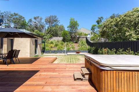 Caxton Beach House - Hot Tub Spa - Darwin Holiday 1