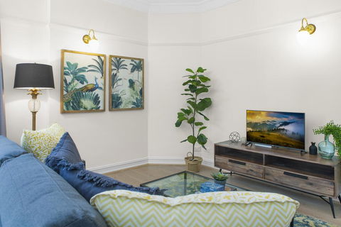 Central Apartment With Spacious Living And Dining - Darwin Holiday 2