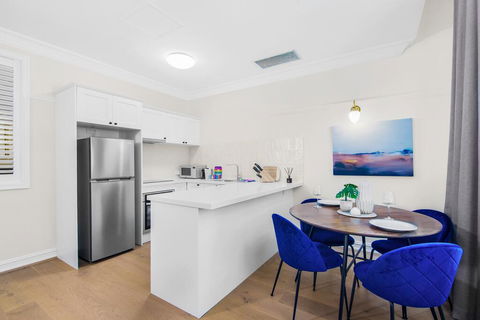 Central Apartment With Spacious Living And Dining - Darwin Holiday 3