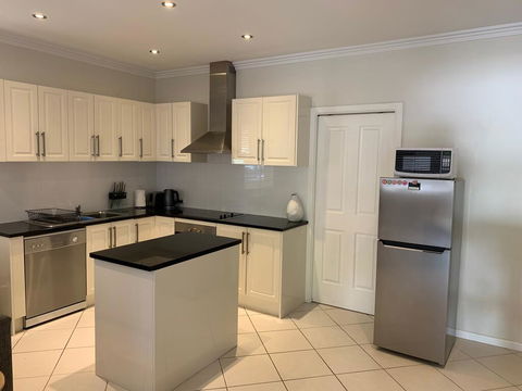 Central Armidale 2-Bedroom Apartment - Darwin Holiday 1
