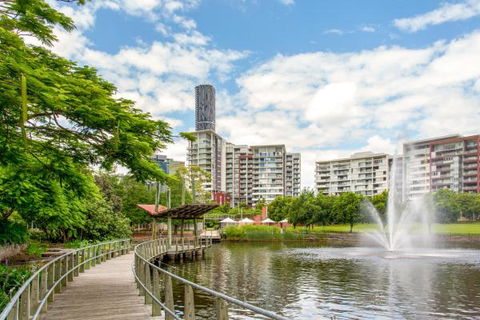 Central Brisbane 2 Bedrooms+1 Car Park+pool+gym - Darwin Holiday 2