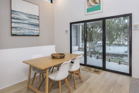 Central Heights - Main Street Views - Darwin Holiday 2