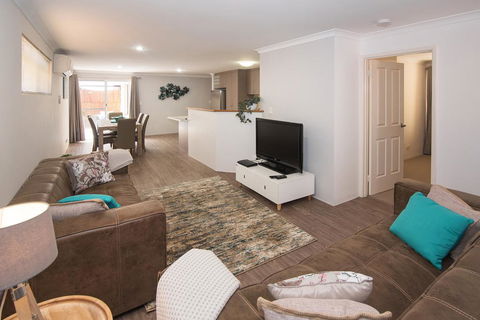 Central Townhouse Margaret River - Darwin Holiday 2