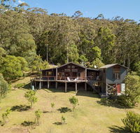 Chalet Beaumont - alluring appeal  stunning views - Darwin Holiday