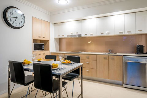 Chancellor Lakeside Apartments - Darwin Holiday 3