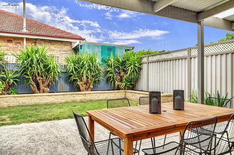 Character Home - Easy Tram To City - Darwin Holiday 3