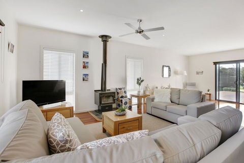Charchie's By The Sea Pet Friendly Family Home, Close To Beach - Darwin Holiday 3