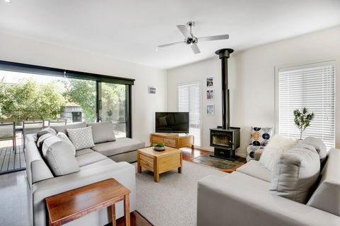 Charchie's By The Sea Pet Friendly Family Home, Close To Beach - Darwin Holiday 2