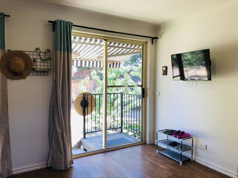 Charlie Sweet Home At Mornington Peninsula - Darwin Holiday 3