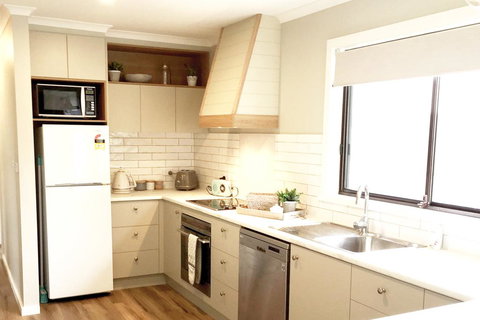 Charlottes Honor - River & Golf Cottage - Darwin Holiday 2