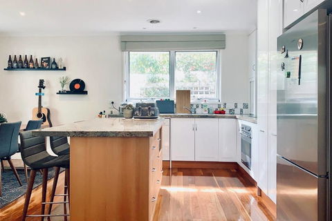 Charming Family Home W/Home Cinema+Huge Bedrooms Near Glen Waverley - Darwin Holiday 1