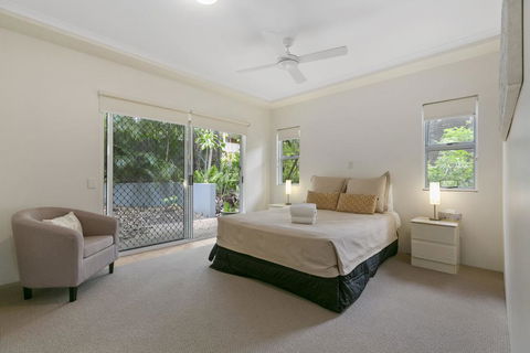 Charming Noosa Heads Apartment, Laguna Bay Views - Unit 6 Taralla 18 Edgar Bennett Avenue - Darwin Holiday 1