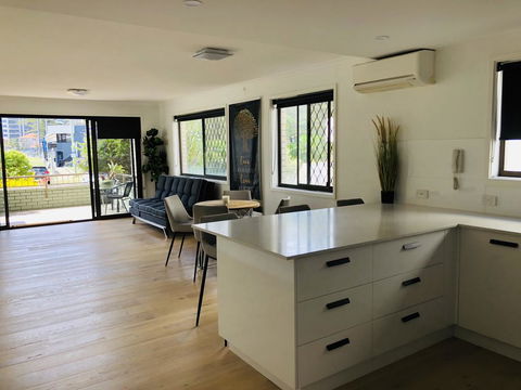 CHELSEA BY THE SEA - 2 BED APART - WALK TO BEACH - Darwin Holiday 2