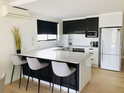 CHELSEA BY THE SEA - 2 BED APART - WALK TO BEACH - Darwin Holiday 3