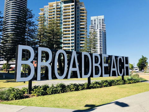 CHELSEA BY THE SEA - 2 BED APART - WALK TO BEACH - Darwin Holiday 1