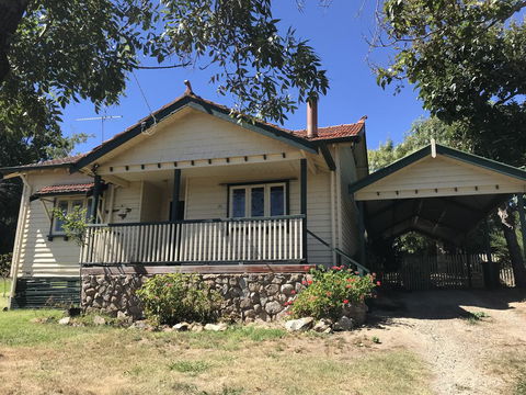 Cherry Blossom Cottage - Beechworth-Getaways - Darwin Holiday 0