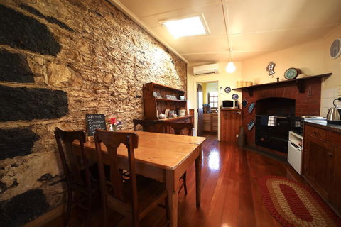 Cherry Plum Cottages - Darwin Holiday 2