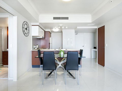 Chevron Renaissance 2 Bedroom Apartment - Darwin Holiday 3