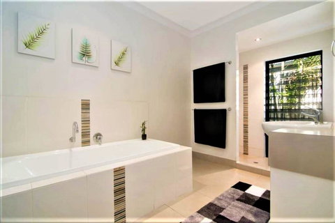 Chez Brolga - Darwin Holiday 1