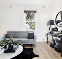 Chic Woollahra Pied--Terre with Parking - Darwin Holiday