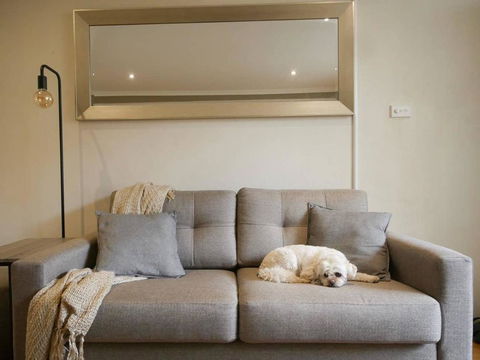 Chic, Pet Friendly & 500m To The Beach W/ Parking - Darwin Holiday 1