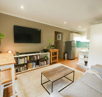 Chic Pet Friendly  500m to the Beach w/ parking - Darwin Holiday