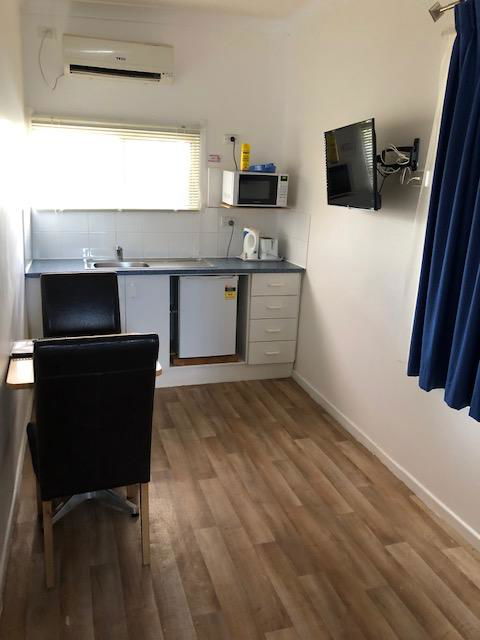 Chinchilla Motel - Darwin Holiday 1