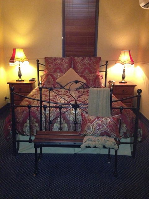 Church House B&B Gundagai - Darwin Holiday 2