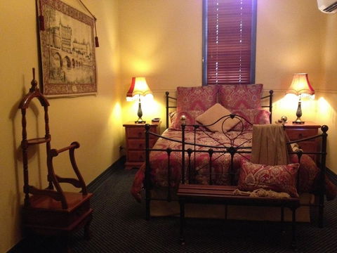 Church House B&B Gundagai - Darwin Holiday 0
