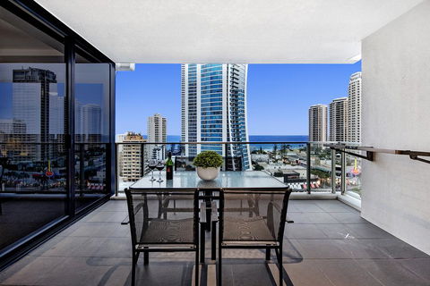 Circle On Cavil Holidays Gold Coast - Darwin Holiday 2