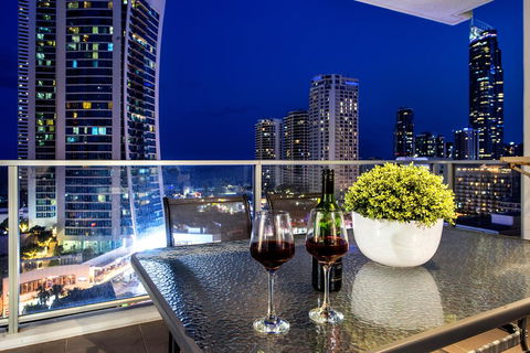 Circle On Cavil Holidays Gold Coast - Darwin Holiday 0