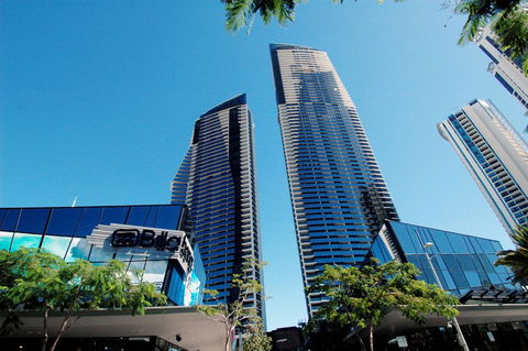 Circle On Cavill - HR Surfers Paradise - Darwin Holiday 1