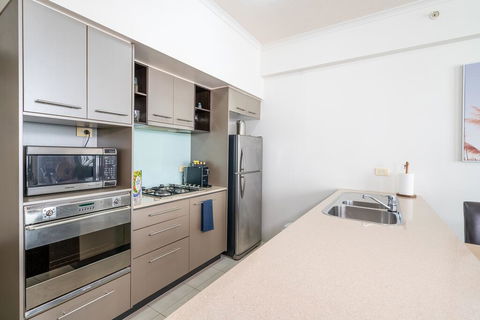 City Centre Convenience!Free Wifi, Parking, Netflix, Wine - Darwin Holiday 1