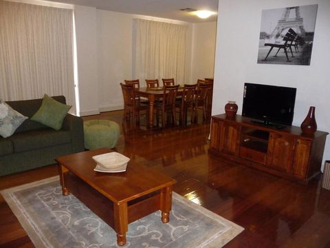 City Getaway 3 Bedroom Adelaide's East End - Darwin Holiday 2