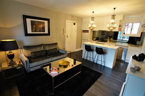 City Life Apartment-full Kitchen & Separate Bedroom - Darwin Holiday 1