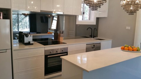 City Life Apartment-full Kitchen & Separate Bedroom - Darwin Holiday 2