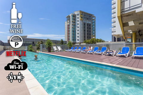 CITY PENTHOUSE , Views, Wine, Pool, Gym, Netflix - Darwin Holiday 0