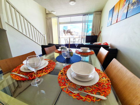 CITY PENTHOUSE , Views, Wine, Pool, Gym, Netflix - Darwin Holiday 1